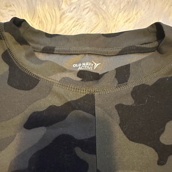 Old Navy Active Shirt - Picture 5 of 7